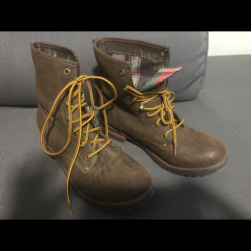 Cute brown boots